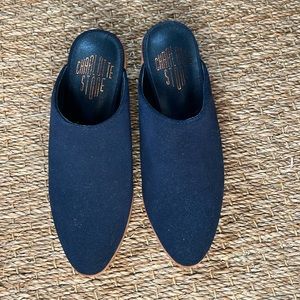 Blue suede, funky clog!